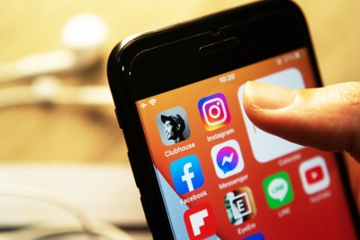 Clubhouse-releases-Live-Caption-for-iOS-users