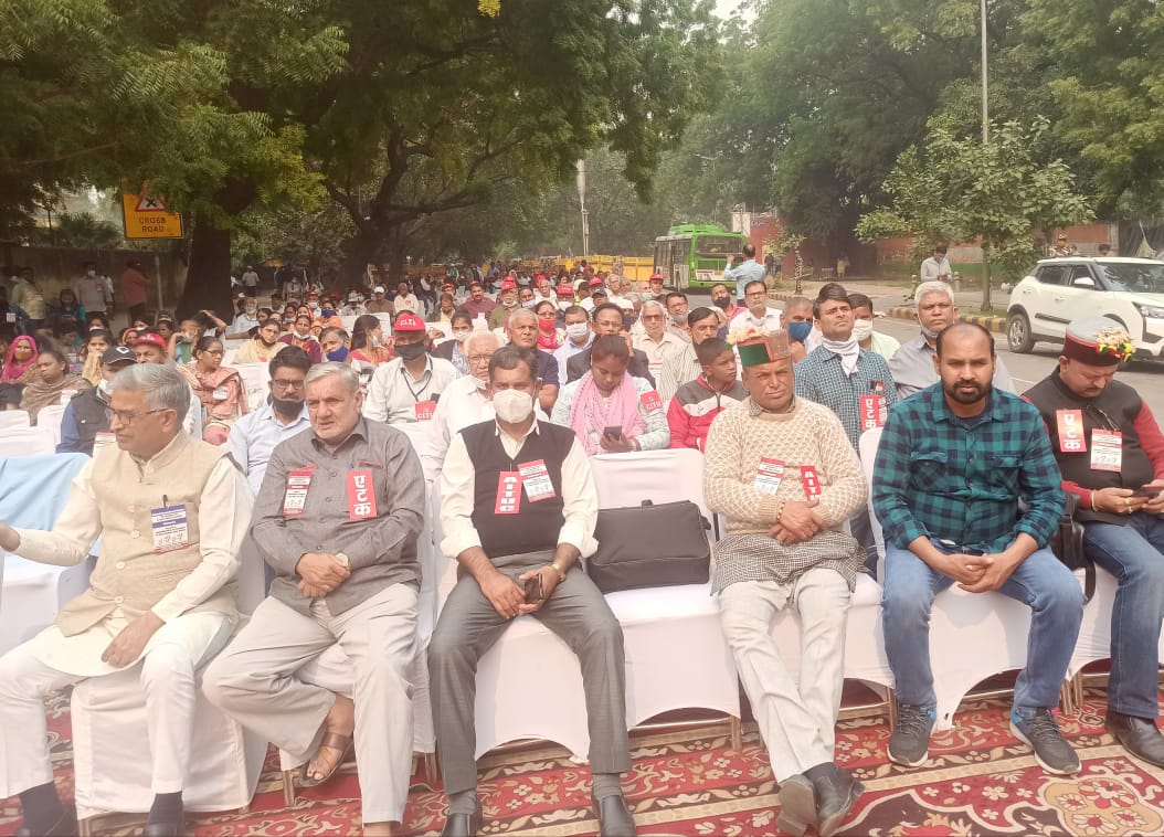 सरकार की मजदूर-किसान विरोधी नीतियों के खिलाफ बड़े देशव्यापी आंदोलन की घोषणा के साथ श्रमिकों का राष्ट्रीय सम्मेलन संपन्न