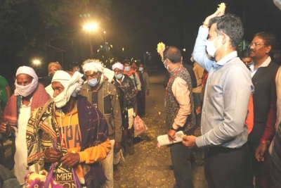 भोपाल में आदिवासियों का स्वागत बारातियों जैसा