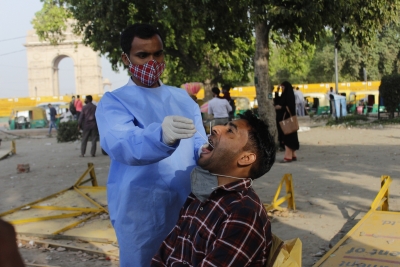 भारत में बीते 24 घंटे में कोरोनावायरस के 8 हजार से ज्यादा नए मामले, 465 लोगों की मौत