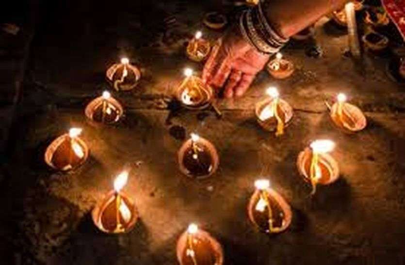 अर्थव्यवस्था के क्षेत्र की दारुण खबरों और महामारी के खौफ के बीच दीपावली