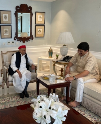 राजा भैया ने की सपा संरक्षक मुलायम सिंह से मुलाकात, अटकलों का बाजार गर्म