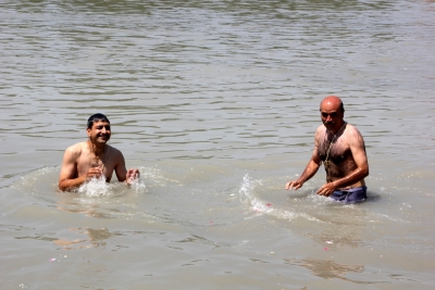जम्मू-कश्मीर में झेलम, सिंधू के संगम पर करोड़ों श्रद्धालुओं ने की पूजा-अर्चना