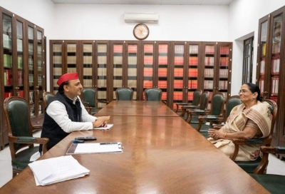 अपना दल के एक गुट ने समाजवादी पार्टी से किया समझौता