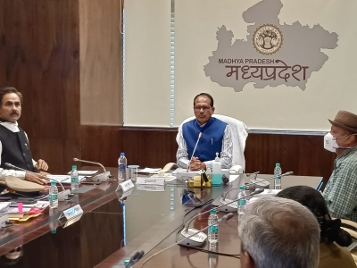 कोरोना की तीसरी लहर को रोकने के लिए बचाव के तरीके अपनाएं : शिवराज