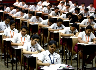 सीबीएसई: 12वीं की मुख्य परीक्षाएं शुरू, देशभर में हुई समाजशास्त्र की परीक्षा