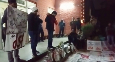 जेएनयूएसयू ने बाबरी मस्जिद के पुनर्निर्माण की मांग की, कैंपस में किया विरोध प्रदर्शन