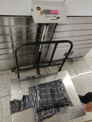 आईजीआई पर 72 करोड़ की हेरोइन के साथ गिनी महिला गिरफ्तार