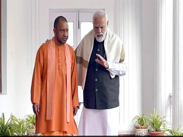 मोदी सरकार के गलत फैसलों का खामियाजा उठाना पड़ सकता है योगी आदित्यनाथ को !