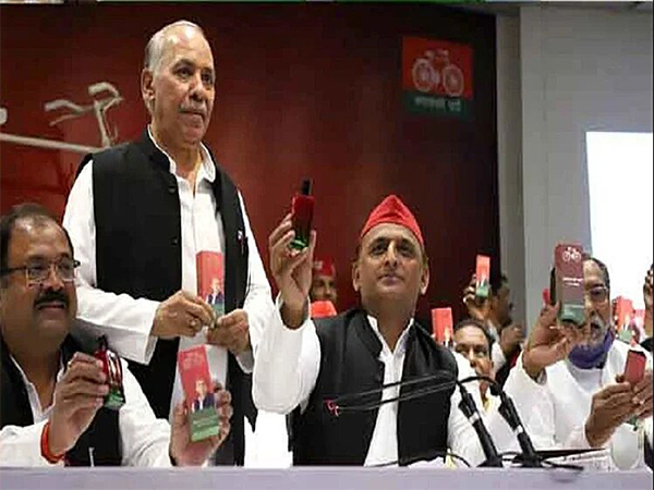 समाजवादी इत्र की ‘खुशबु’ को ‘बदबू’ में बदलने में लगी भाजपा 