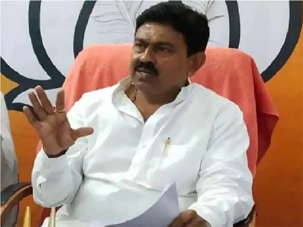 अजय मिश्र को हटाने की मौजूद हैं कई वजहें