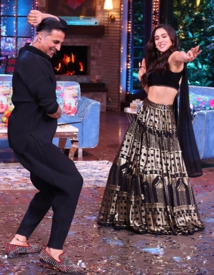 अक्षय कुमार ने ‘द कपिल शर्मा शो’ में ‘अतरंगी रे’ की को-स्टार सारा अली खान की तारीफ की