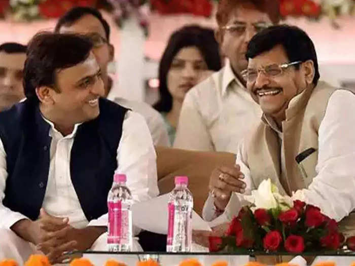 रंग लाया नेताजी का प्रयास : एक हुए चाचा भतीजे 