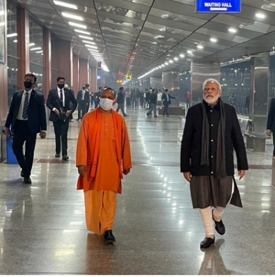 पीएम मोदी ने वाराणसी स्टेशन का औचक दौरा किया