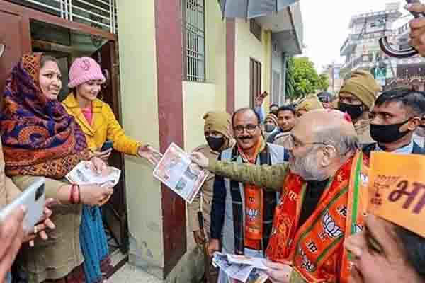 क्या प्रधानमंत्री और गृहमंत्री पर नहीं लागू होती कोरोना गाइडलाइन?