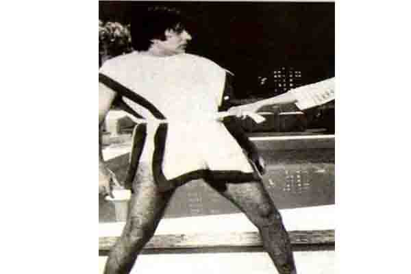 अमिताभ बच्चन ने एक फोटो शेयर कर फैंस से पूछे सवाल, जवाब सुनेंगे तो हसी नहीं रोक पाएंगे