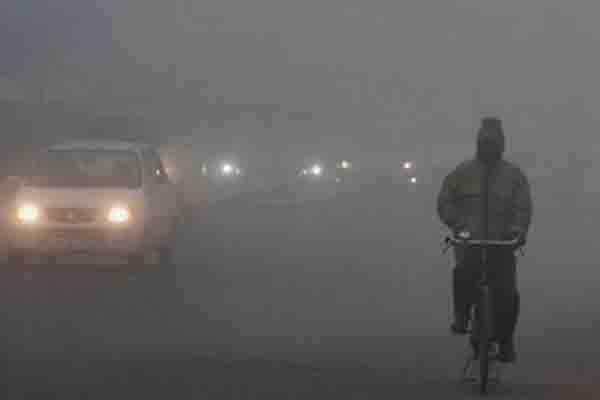 दिल्ली में कड़ाके की ठंड , छाया घना कोहरा