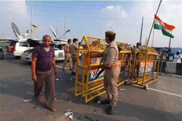 दिल्ली में मिला IED