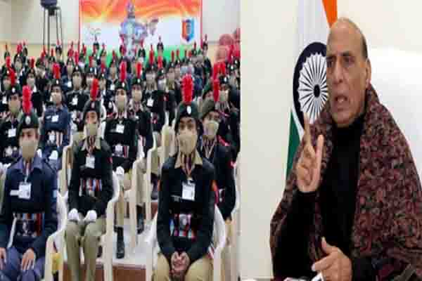 राजनाथ सिंह ने NCC कैडेटों से प्रगति के विकास के लिए बातचीत की