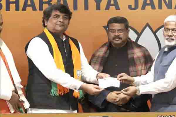 कांग्रेस के स्टार प्रचारक आरपीएन सिंह ने भी पार्टी बदली