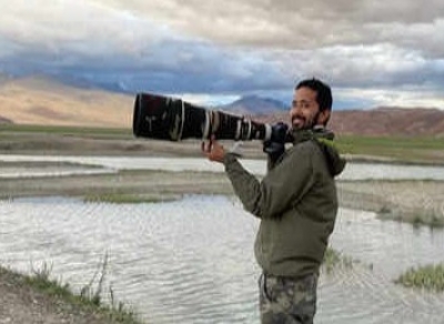 कैंसर सर्जन ने अपने कैलेंडर में दुर्लभ पक्षियों को दिया स्थान