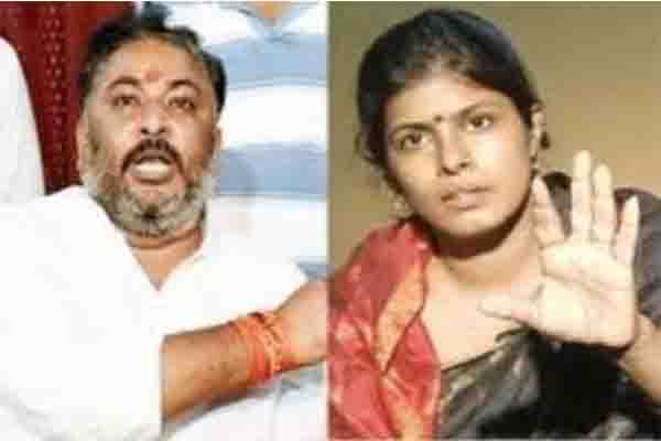 UP चुनाव : एक ही सीट को लेकर पति-पत्नी के बीच होड़