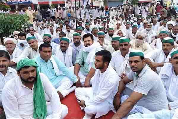 हिमाचल प्रदेश में किसान मना रहे विश्वासघात दिवस 