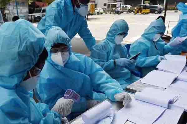 दिल्ली में कोरोना के आंकड़ों में गिरावट के चलते कुछ प्रतिबंधों में कमी होने की सम्भावना