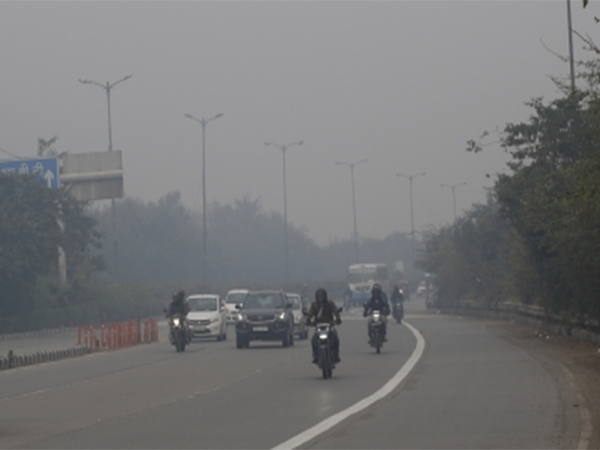 नए साल की शुरुआत हुई घने कोहरे के साथ : दिल्ली
