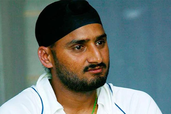 बेसीसीआई और धोनी की वजह से टीम से बहार : हरभजन