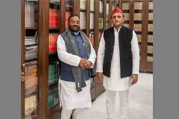 स्वामी प्रसाद मौर्या ने छोड़ा योगी का मंत्रालय, लॉबी के साथ जा रहे हैं सपा में!