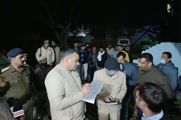 आजमगढ़ में अवैध शराब फैक्ट्री का राजफाश, भारी मात्रा में शराब बरामद, सात गिरफ्तार   