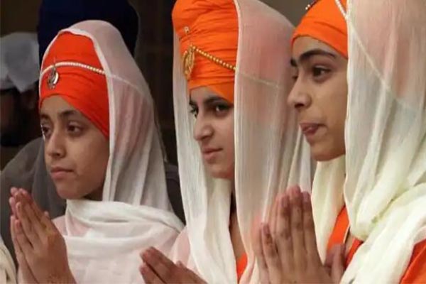 हिजाब विवाद के बीच बेंगलुरु के एक कॉलेज ने सिख लड़कियों से कहा, पगड़ी न पहनें