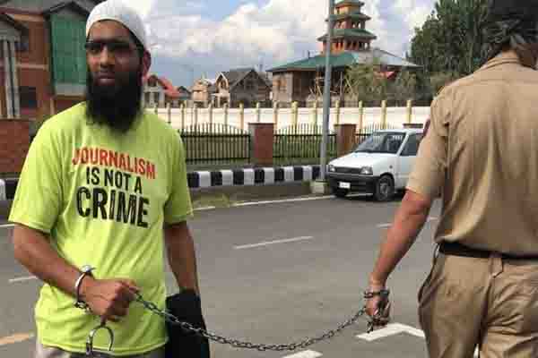 योगी के शासन ‘काल’ में पत्रकारों को सच दिखाने के लिए जेलों में डाला गया ?