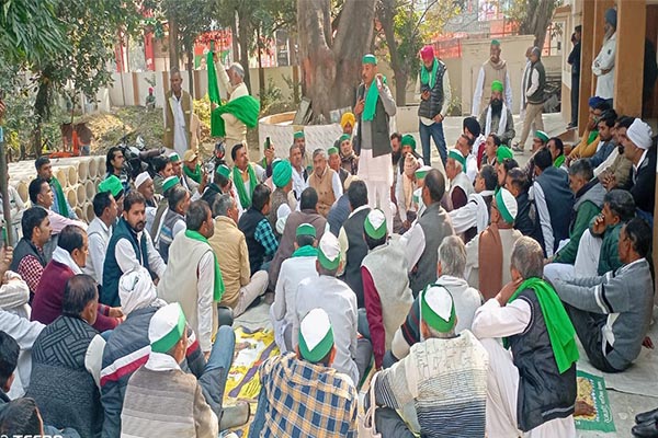 गन्ना समिति बिजनौर में किसानों की मासिक पंचायत 