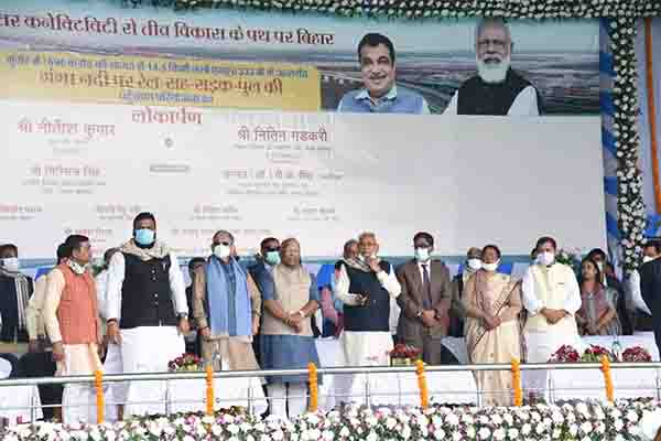 सीएम नीतीश कुमार और नितिन गडकरी