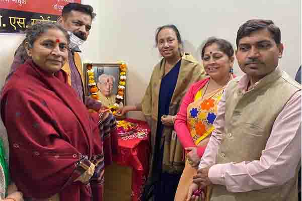 देश के समरसता रहित हालात पर दुखी होते बाबू जी : पुष्पा सिंह विसेन 