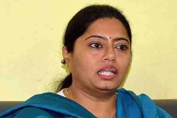 सपा गठबंधन से केशव प्रसाद मौर्य के खिलाफ लड़ रहीं पल्लवी पटेल के सिर पर बहुत सारा कर्ज 