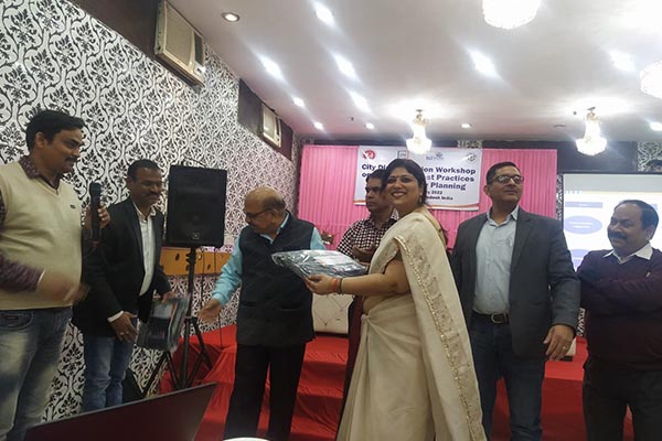 परिवार नियोजन सेवाओं को मुहैया कराने पर खास ध्यान दें : सीएमओ