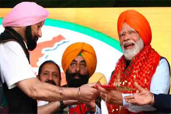 पंजाब में पीएम नरेंद्र मोदी ने चला दलित कार्ड, कांग्रेस पर पुलवामा को लेकर हमला