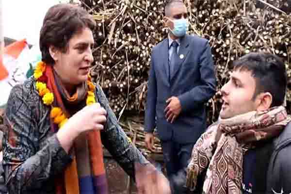 जब ट्रैक्टर पर चढ़कर प्रियंका गांधी ने जानी किसान के बेटे की पीड़ा  