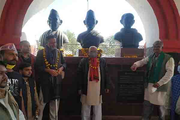 झांसी में प्रेस कॉन्फ्रेंस कर किसान विरोधी भाजपा को सजा देने की अपील