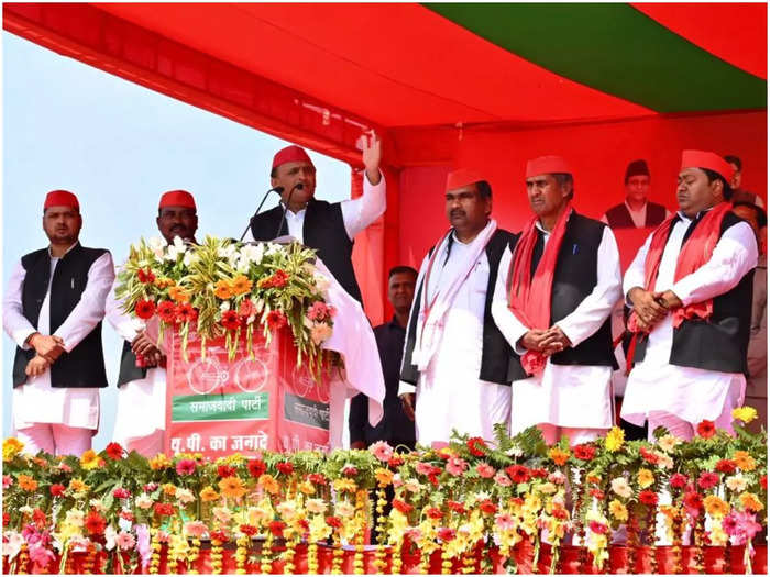 भाजपा के चक्रव्यूह से एक नहीं जूझ रहे हैं चार अखिलेश!