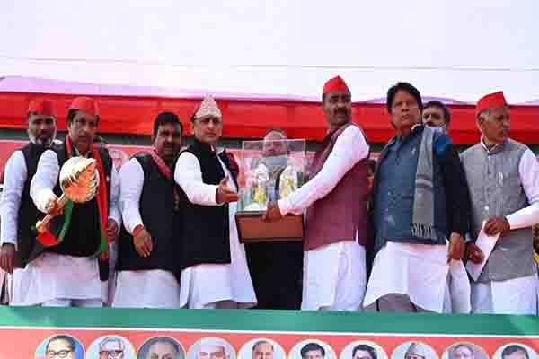 चाटुकारिता