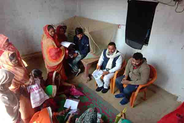 राष्ट्रीय उपकार संयुक्त मोर्चा ने सहारा से भुगतान दिलाने को किया कई गांवों का दौरा 