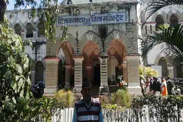 सहारा के अधिकारी