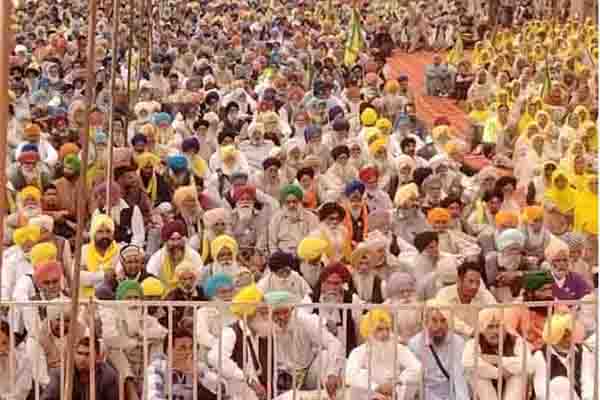 मोदी के पंजाब दौरे के बीच किसानों की रैली