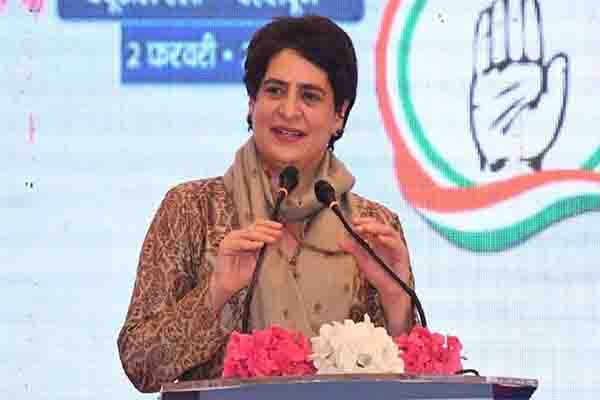 यूपी चुनावः हिजाब, बुर्के पर जैसी राजनीति चल रही है, क्या उसे तोड़कर रास्ता बना पाएंगी प्रियंका गांधी ?