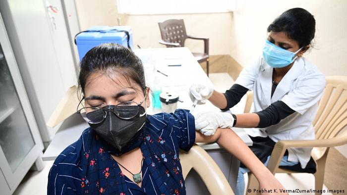 भारत में नहीं आएगी अब कोरोना की चौथी लहर, एक्सपर्ट ने बताया- क्यों मिलेगी बड़ी राहत ?