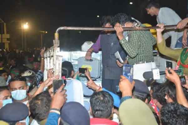 उत्तर प्रदेश के हालात देख कर धूमिल आ रहे हैं  याद ! 